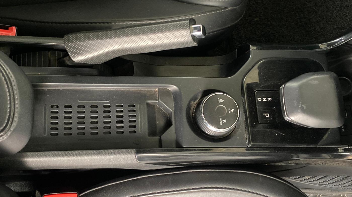 2024 Tata NEXON FEARLESS + SUNROOF DCA DUAL TONE 1.2 PETROL, Petrol, Automatic, 26,543 km, Gear Lever