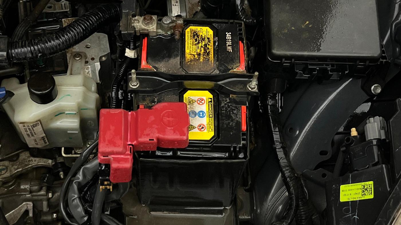 2021 Maruti Swift VXI AMT, Petrol, Automatic, 23,397 km, Engine View - Left