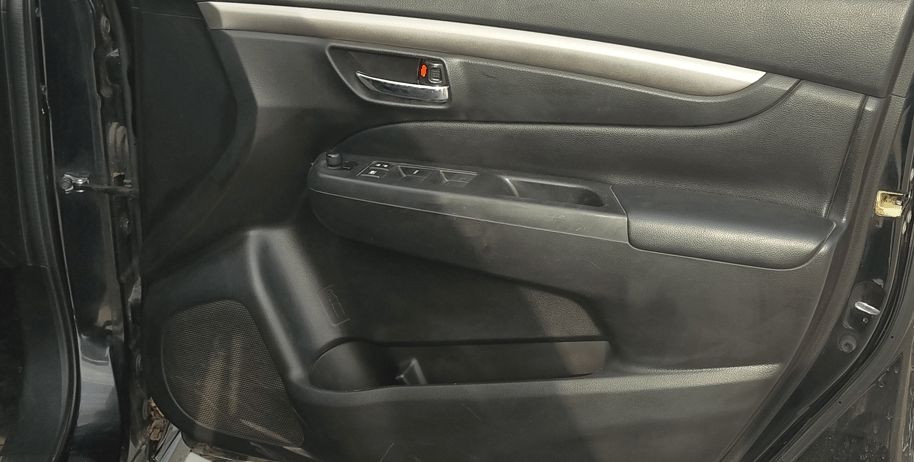 2017 Maruti Ciaz ZDI+ SHVS RS, Diesel, Manual, 93,401 km, Driver Side Door Panels Control