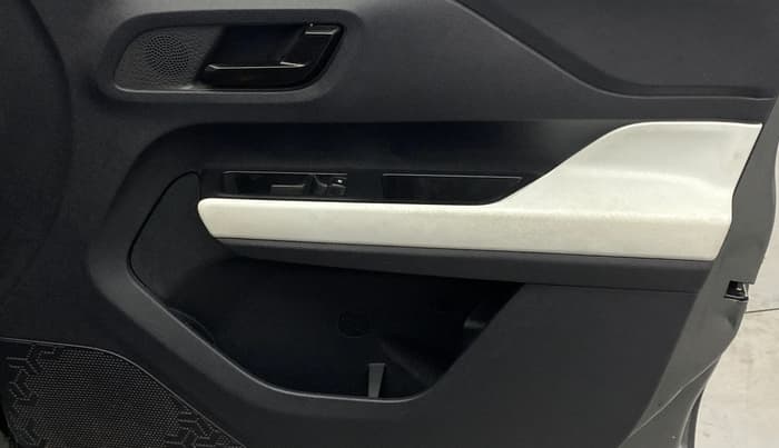 2023 Tata PUNCH PURE MT, Petrol, Manual, 19,777 km, Driver Side Door Panels Control