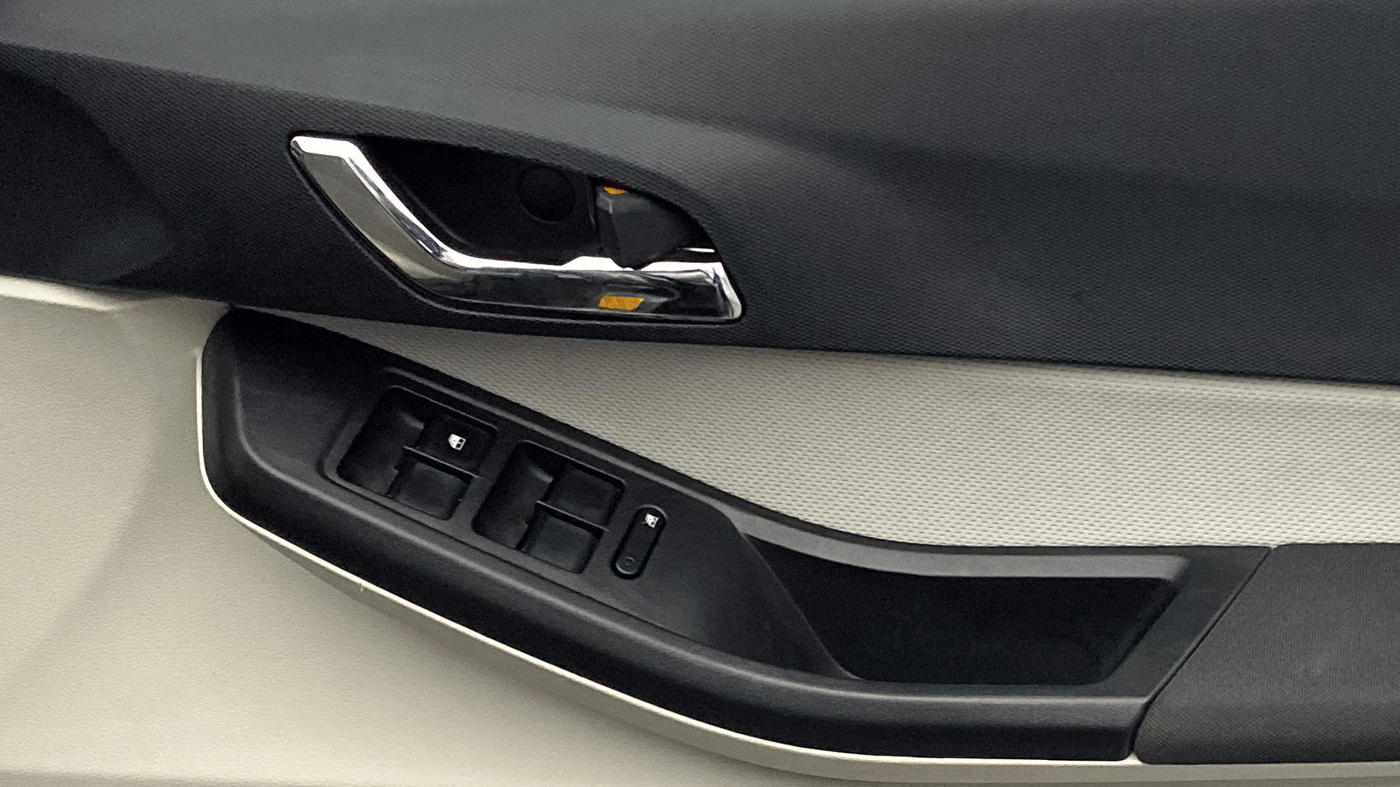 2024 Tata TIGOR XZ PLUS CNG, CNG, Manual, 28,792 km, Driver Side Door Panels Control