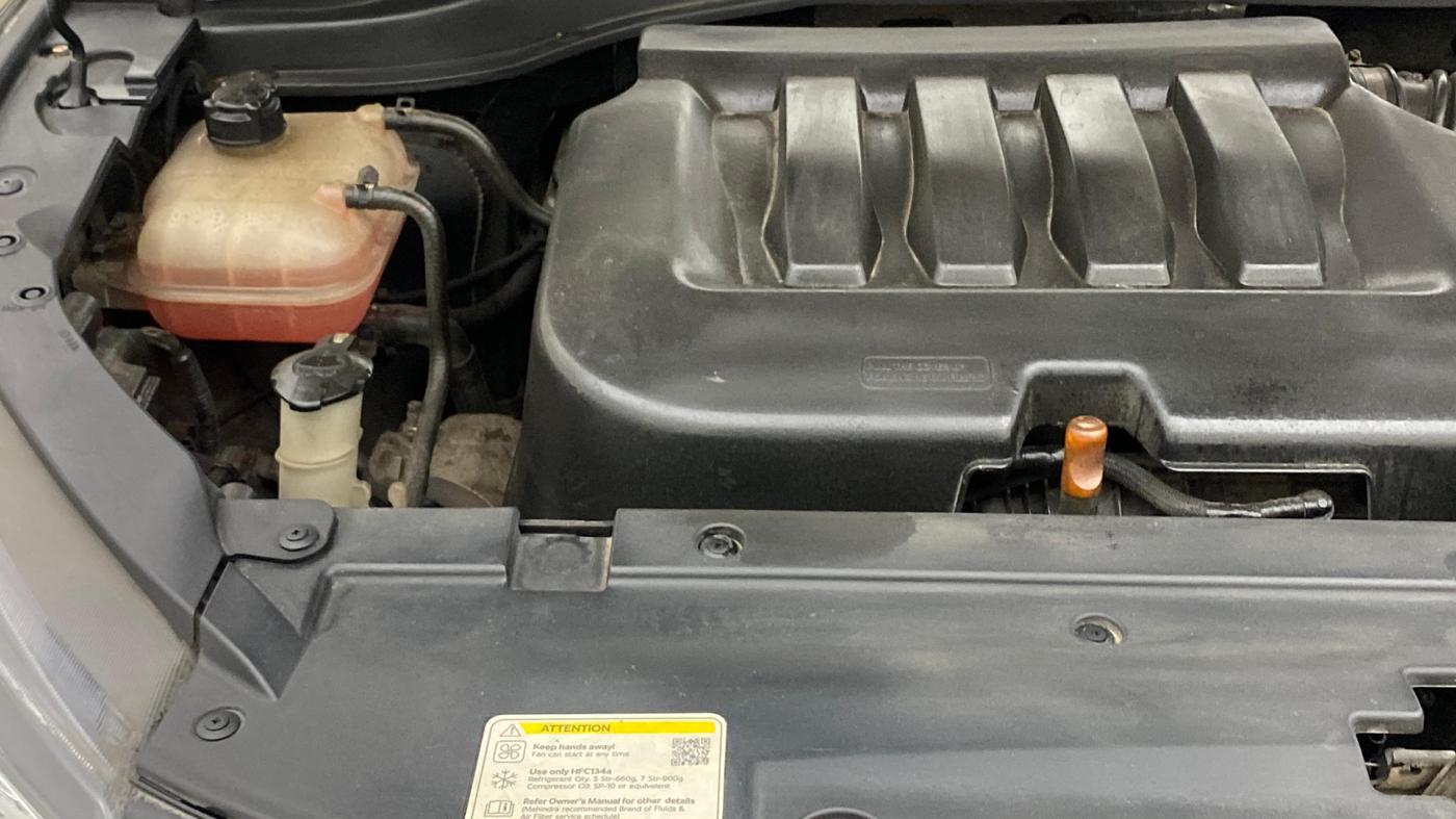 2022 Mahindra XUV700 AX 7 P AT 7 STR, Petrol, Automatic, 78,909 km, Engine View - Right