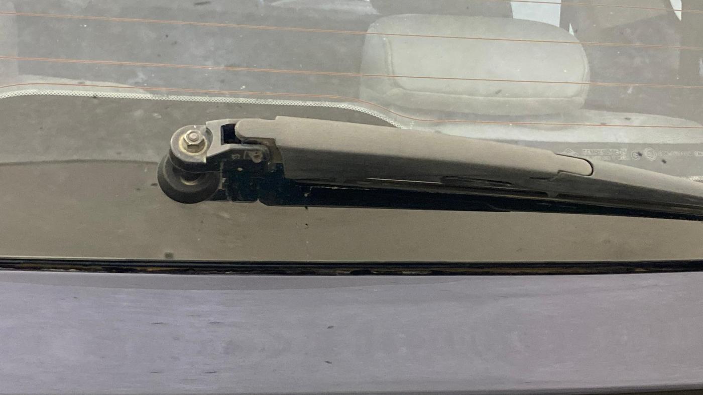 2022 Mahindra XUV700 AX 7 P AT 7 STR, Petrol, Automatic, 78,909 km, Rear Wiper