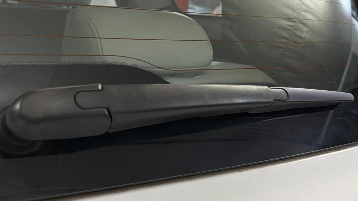 2022 Mahindra XUV700 AX 7 LUXURY P AT 7 STR, Petrol, Automatic, 48,653 km, Rear Wiper