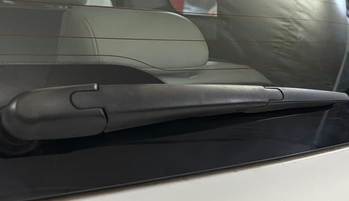 2022 Mahindra XUV700 AX 7 LUXURY P AT 7 STR, Petrol, Automatic, 48,653 km, Rear Wiper