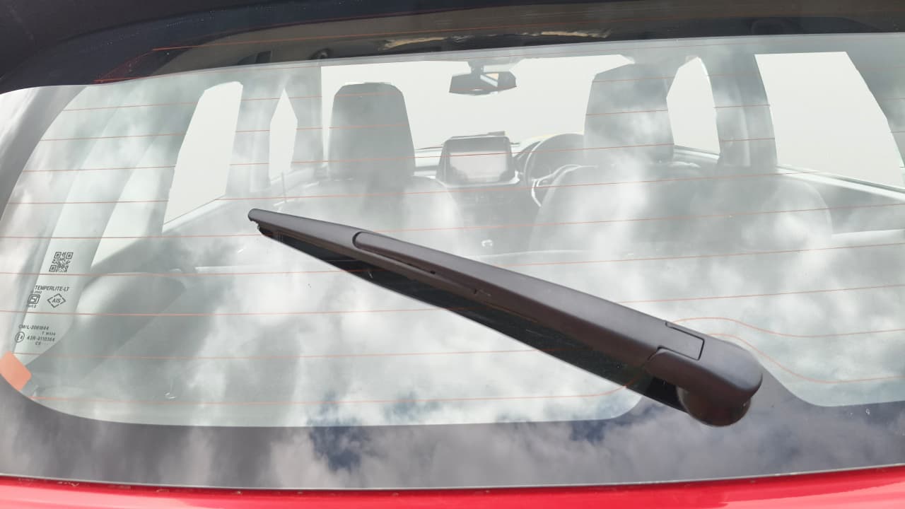 2024 Maruti BREZZA ZXI + SMART HYBRID, Petrol, Manual, 18,387 km, Rear Wiper