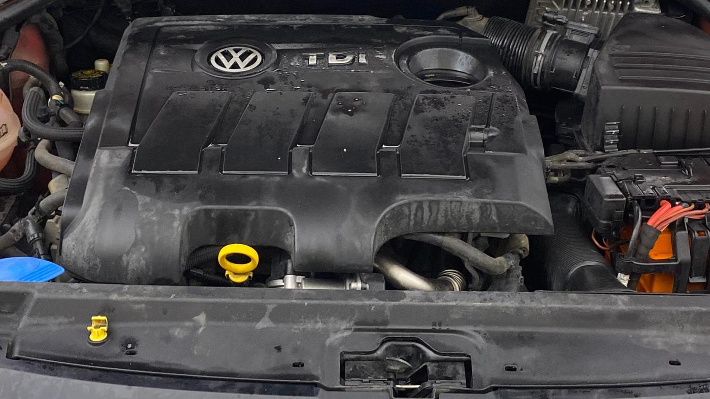 2017 Volkswagen Polo HIGHLINE1.5L, Diesel, Manual, 1,26,367 km, Engine View