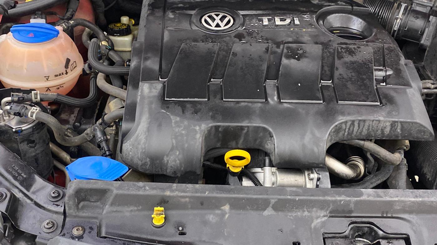 2017 Volkswagen Polo HIGHLINE1.5L, Diesel, Manual, 1,26,367 km, Engine View - Right