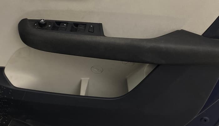 2022 Tata ALTROZ XZ PETROL, Petrol, Manual, 60,525 km, Driver Side Door Panels Control