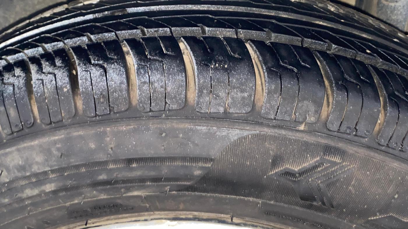 2015 Maruti Swift VXI, Petrol, Manual, 43,088 km, Left Rear Tyre Tread