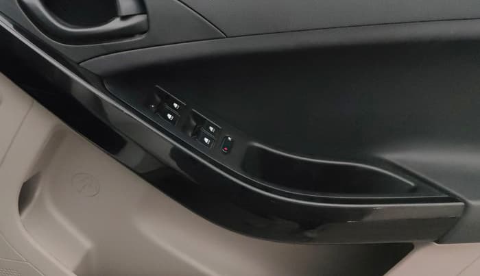 2018 Tata NEXON XM PETROL, Petrol, Manual, 85,810 km, Driver Side Door Panels Control