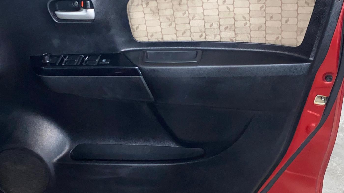 2018 Maruti Wagon R 1.0 VXI, Petrol, Manual, 31,059 km, Driver Side Door Panels Control