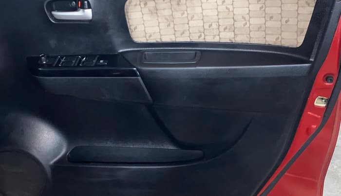 2018 Maruti Wagon R 1.0 VXI, Petrol, Manual, 31,059 km, Driver Side Door Panels Control