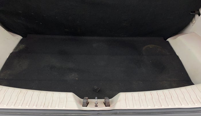 2022 Mahindra XUV300 W6 1.5 DIESEL AMT, Diesel, Automatic, 60,728 km, Boot Inside