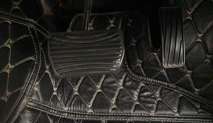 2022 Mahindra XUV300 W6 1.5 DIESEL AMT, Diesel, Automatic, 60,728 km, Pedals