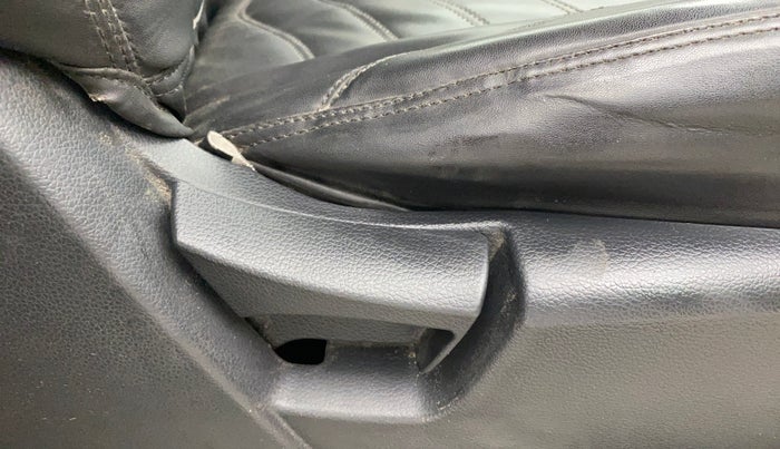 2022 Mahindra XUV300 W6 1.5 DIESEL AMT, Diesel, Automatic, 60,728 km, Driver Side Adjustment Panel