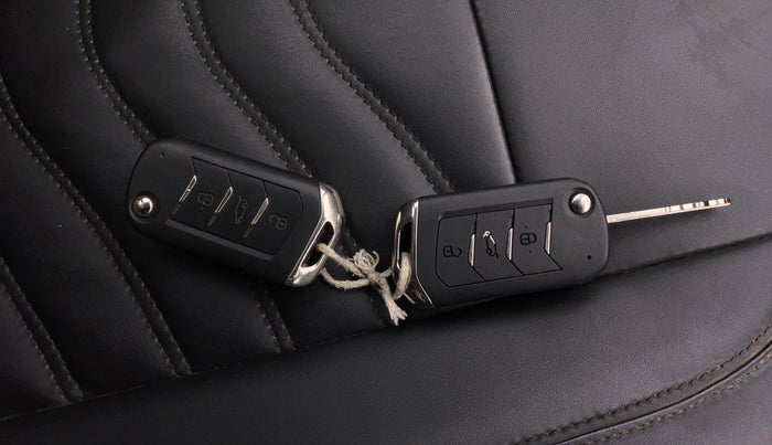 2022 Mahindra XUV300 W6 1.5 DIESEL AMT, Diesel, Automatic, 60,728 km, Key Close Up