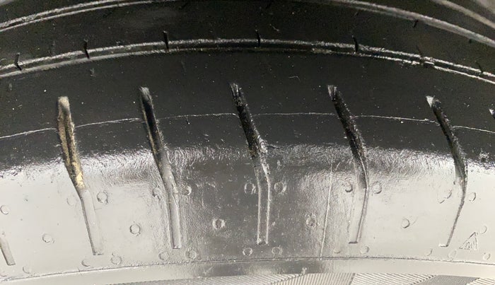 2022 Mahindra XUV300 W6 1.5 DIESEL AMT, Diesel, Automatic, 60,728 km, Right Rear Tyre Tread