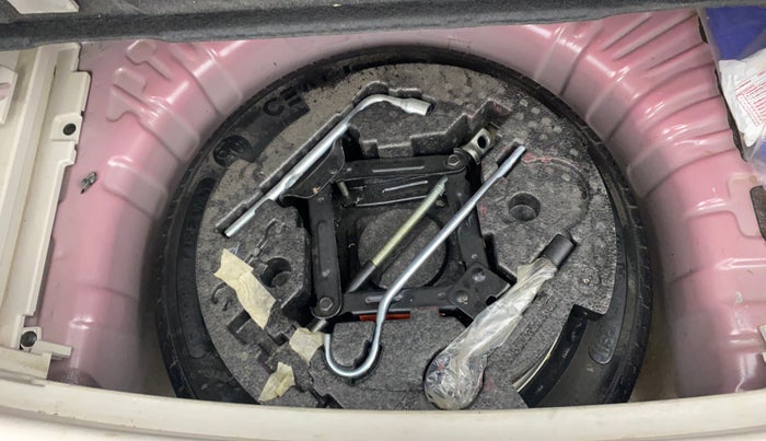 2022 Mahindra XUV300 W6 1.5 DIESEL AMT, Diesel, Automatic, 60,728 km, Spare Tyre