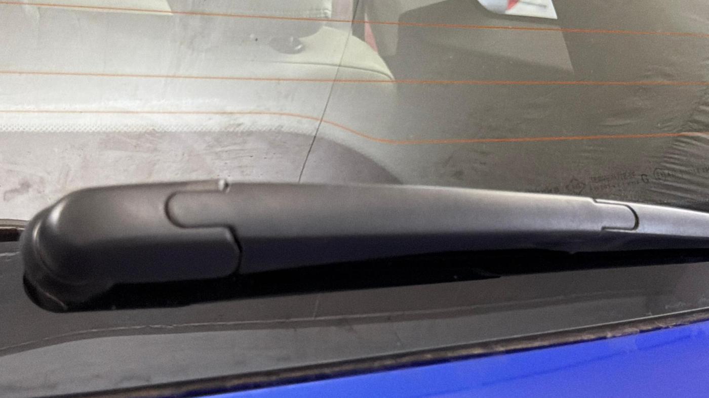 2022 Mahindra XUV700 AX 5 P AT 5 STR, Petrol, Automatic, 38,972 km, Rear Wiper
