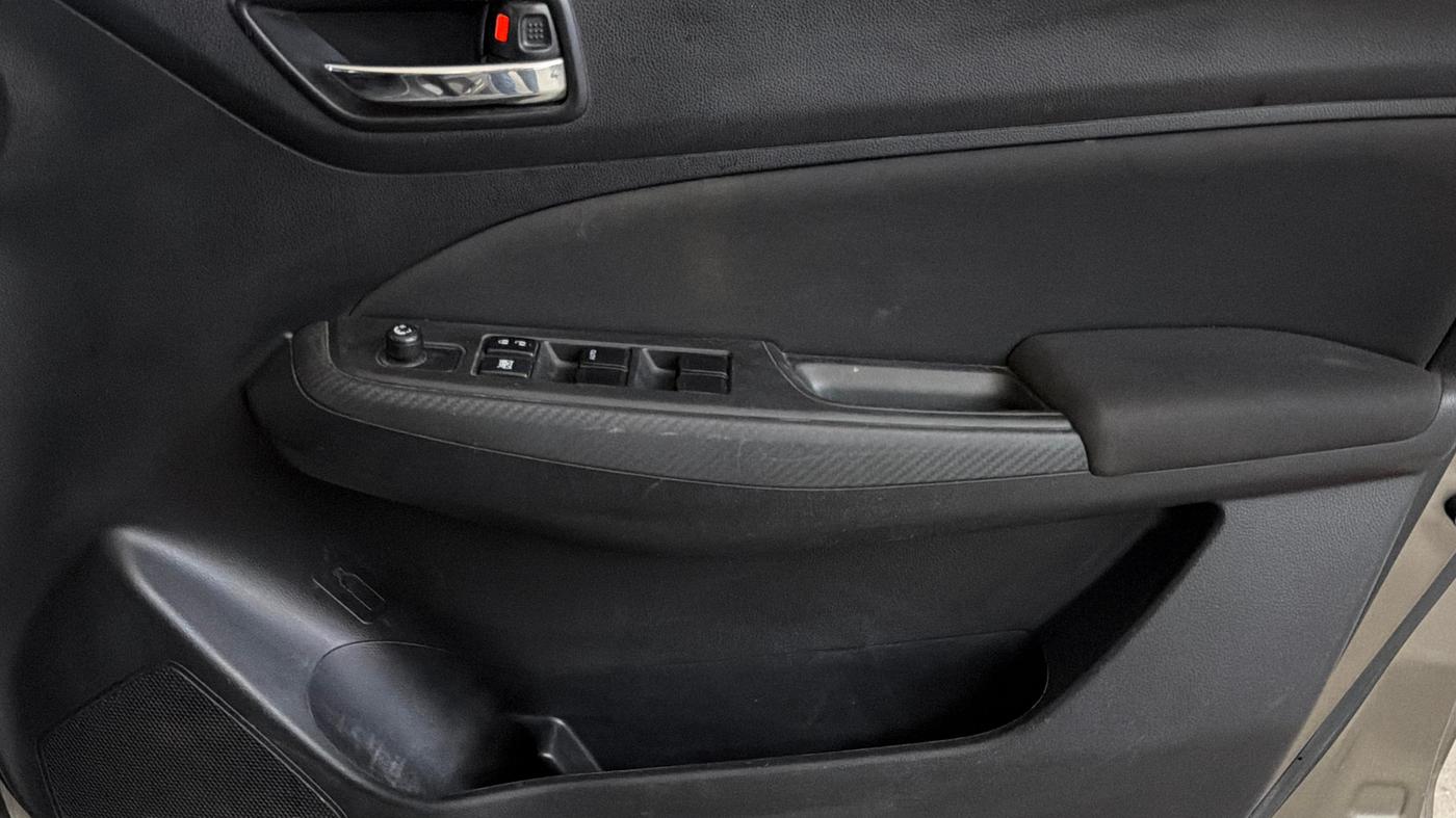 2021 Maruti Swift VXI, Petrol, Manual, 31,061 km, Driver Side Door Panels Control