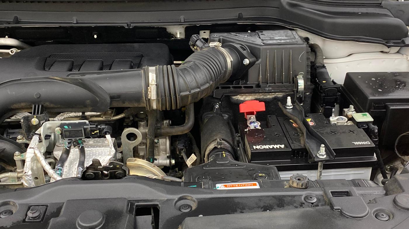 2025 Mahindra XUV 3XO AX5L 1.2 TGDi AT, Petrol, Automatic, 14,049 km, Engine View - Left