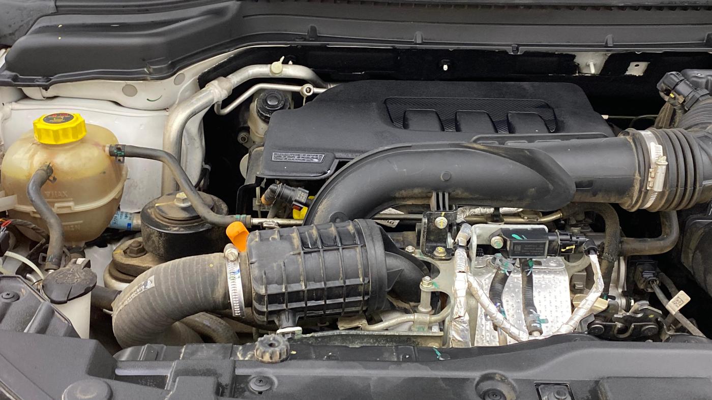 2025 Mahindra XUV 3XO AX5L 1.2 TGDi AT, Petrol, Automatic, 14,049 km, Engine View - Right