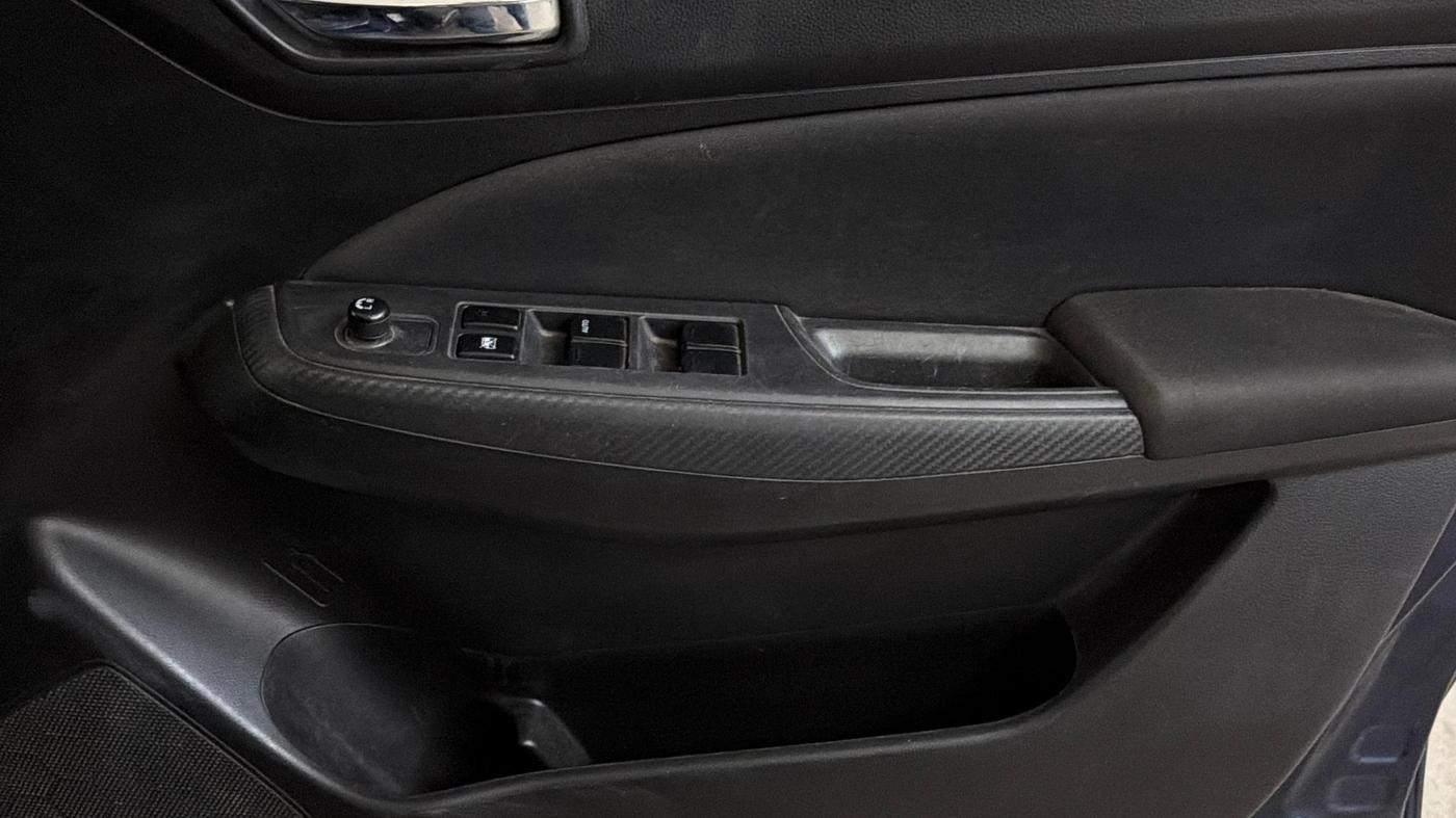 2019 Maruti Swift VXI AMT, Petrol, Automatic, 32,624 km, Driver Side Door Panels Control