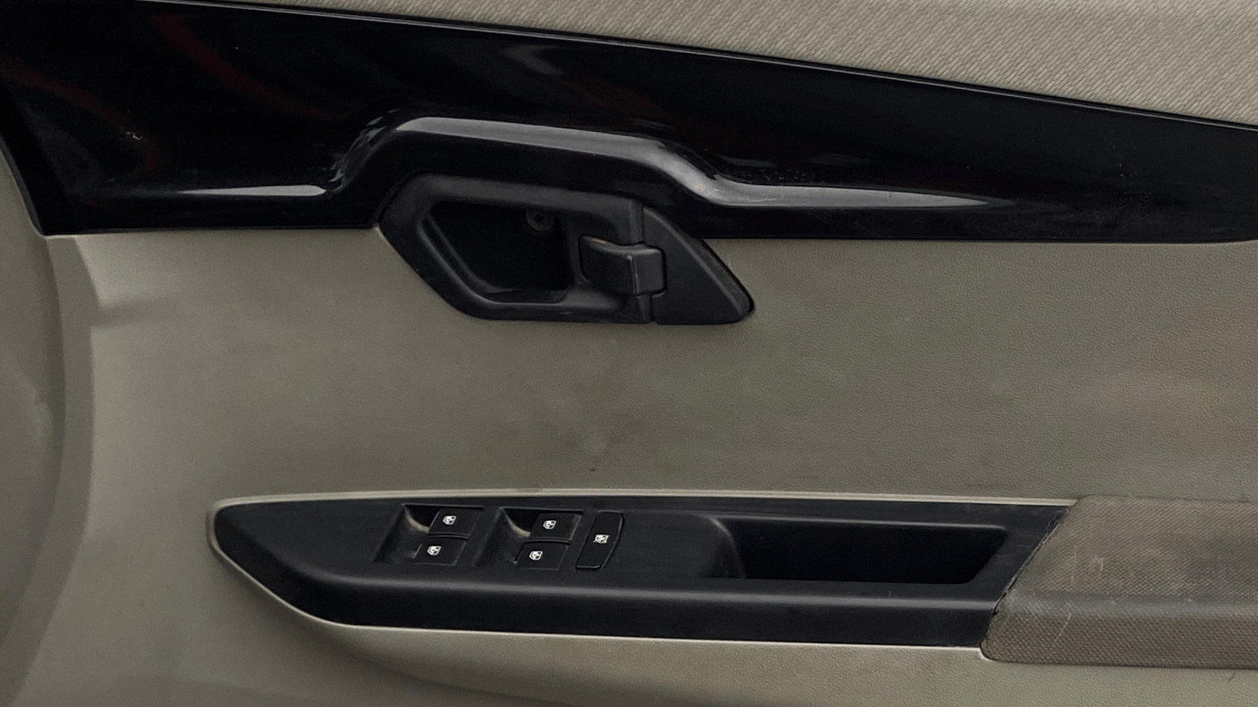 2016 Mahindra Kuv100 K8 D 6 STR, Diesel, Manual, 1,29,650 km, Driver Side Door Panels Control