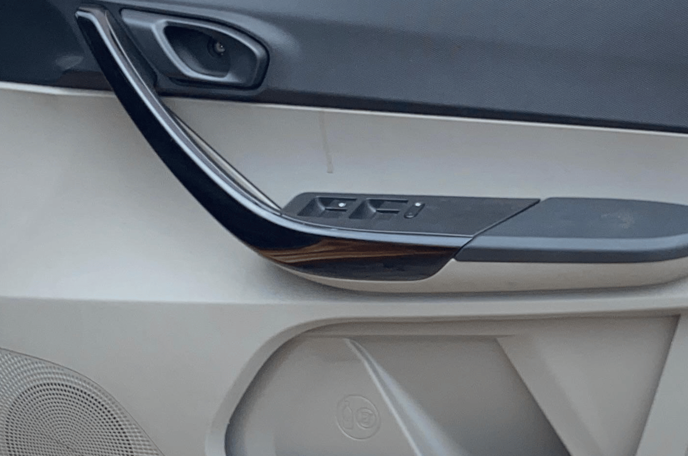 2018 Tata Tiago XT PETROL, Petrol, Manual, 42,296 km, Driver Side Door Panels Control