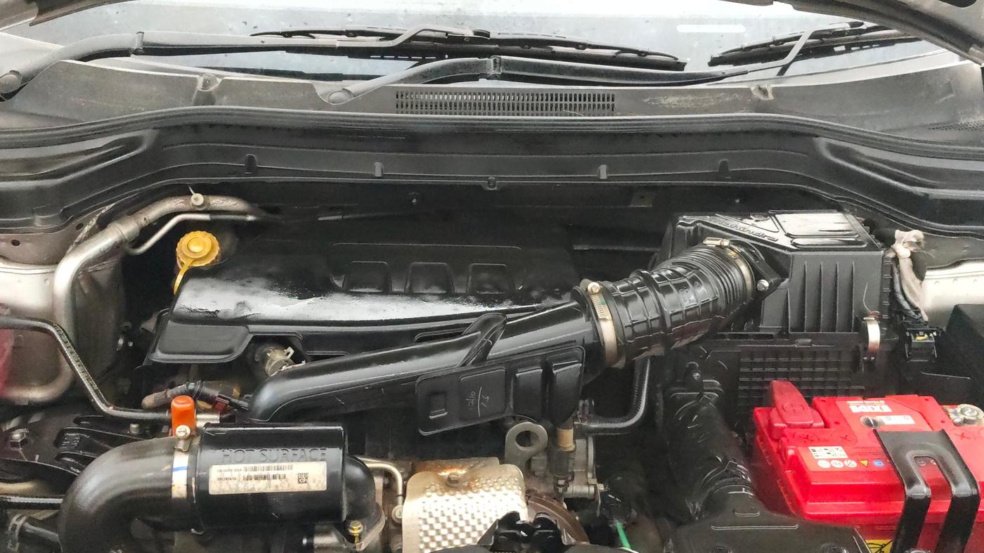 2020 Mahindra XUV300 W8 (O) 1.2 PETROL, Petrol, Manual, 64,152 km, Engine View