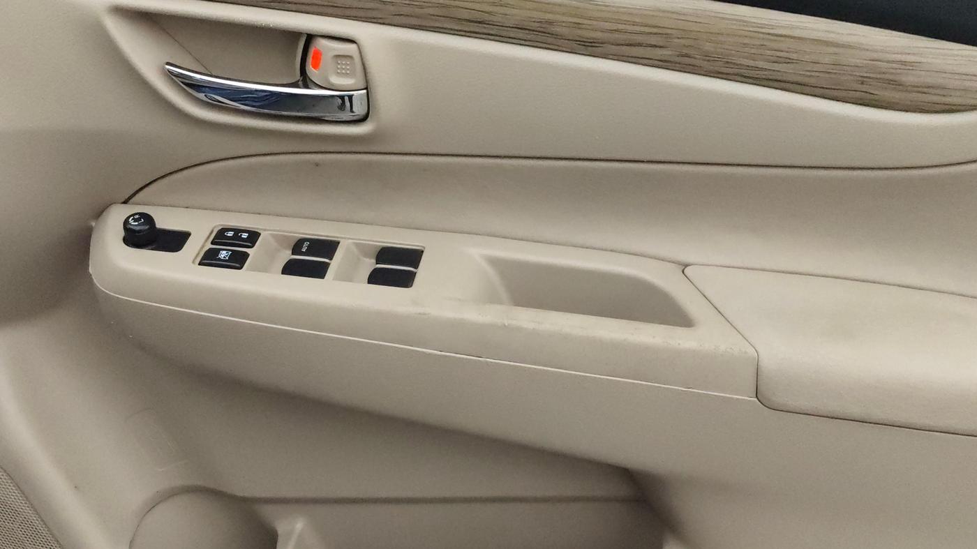 2018 Maruti Ciaz DELTA 1.5 SHVS MT PETROL, Petrol, Manual, 1,03,692 km, Driver Side Door Panels Control