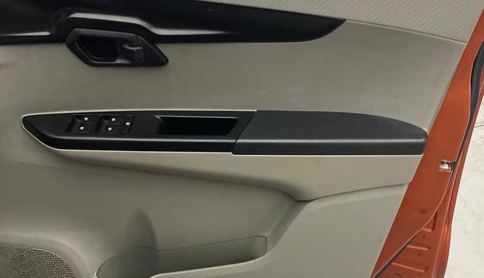 2016 Mahindra Kuv100 K4 5 STR, Petrol, Manual, 46,728 km, Driver Side Door Panels Control