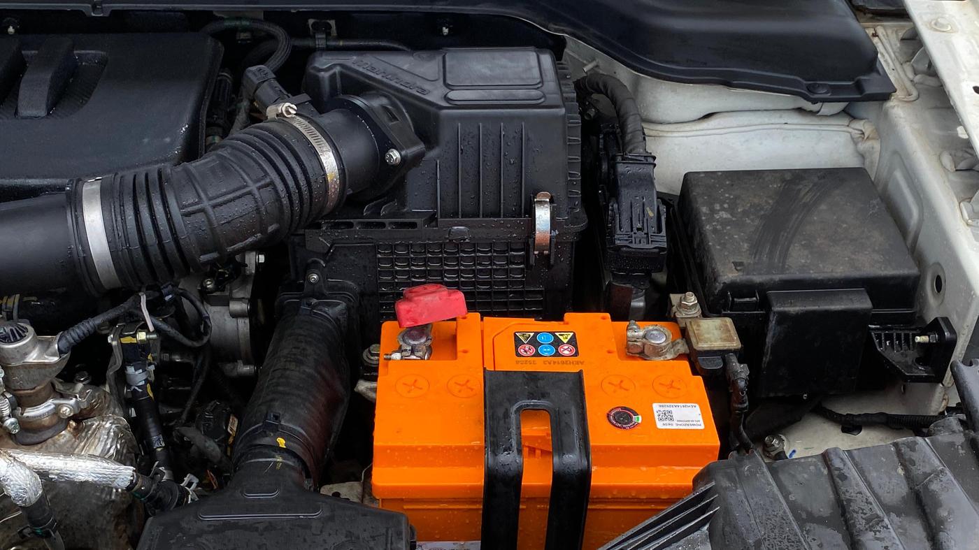 2023 Mahindra XUV300 W6 1.5 Sunroof Diesel, Diesel, Manual, 65,832 km, Engine View - Left