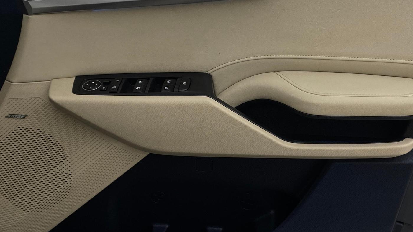 2022 KIA CARENS LUXURY PLUS 1.5 DIESEL AT 7 STR, Diesel, Automatic, 39,932 km, Driver Side Door Panels Control