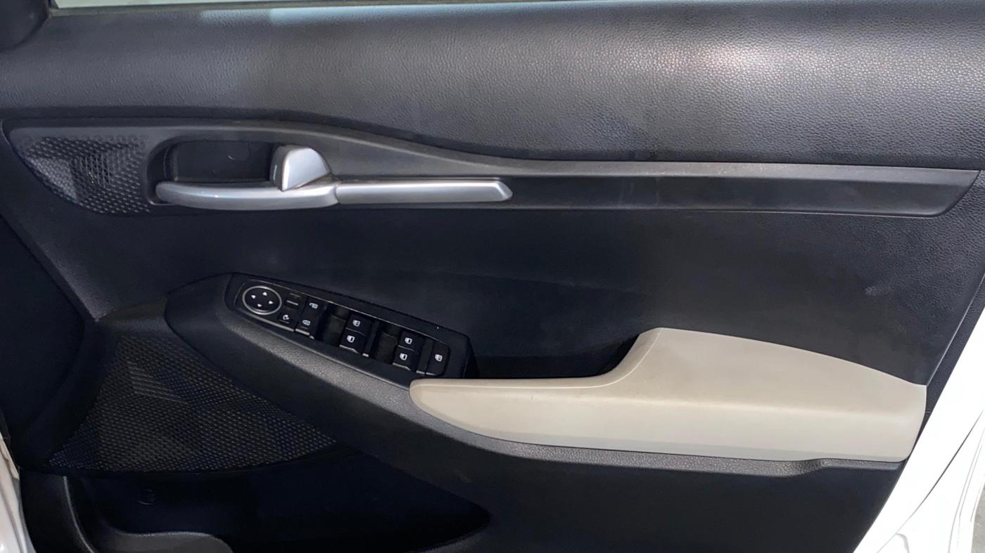 2022 KIA SELTOS HTK PLUS 1.5 IMT, Petrol, Manual, 64,082 km, Driver Side Door Panels Control