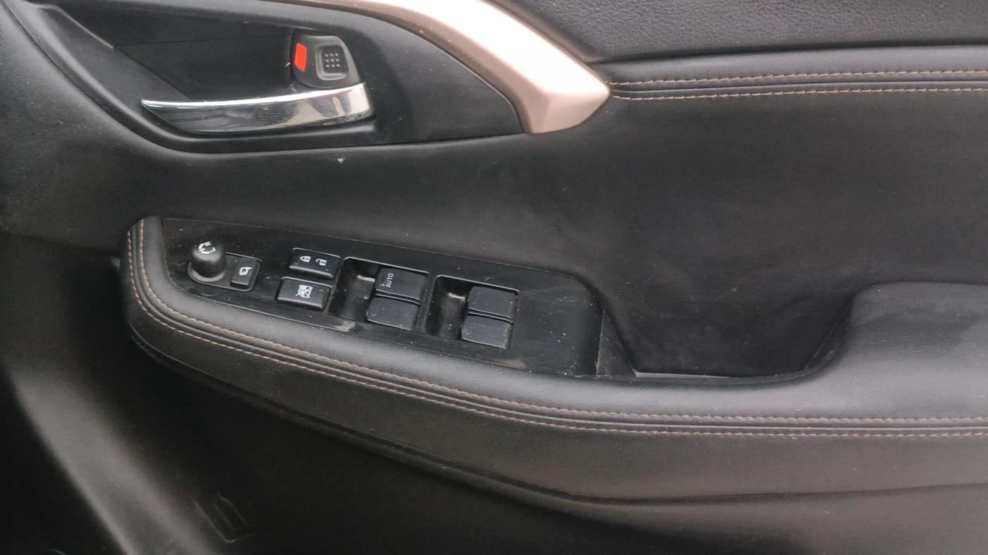 2023 Maruti Grand Vitara ALPHA PLUS HYBRID ECVT, Hybrid, Automatic, 1,07,462 km, Driver Side Door Panels Control