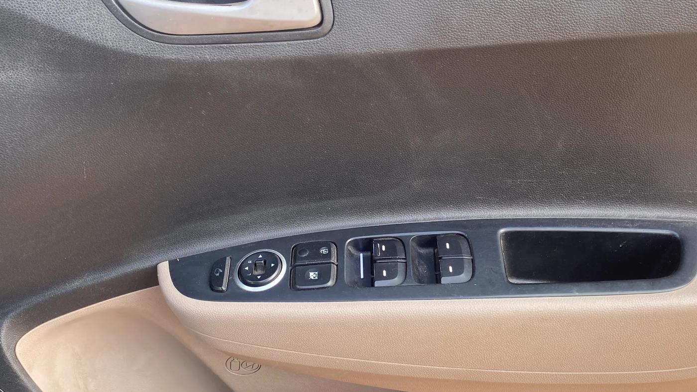 2014 Hyundai Grand i10 ASTA AT 1.2 KAPPA VTVT, Petrol, Automatic, 1,14,927 km, Driver Side Door Panels Control