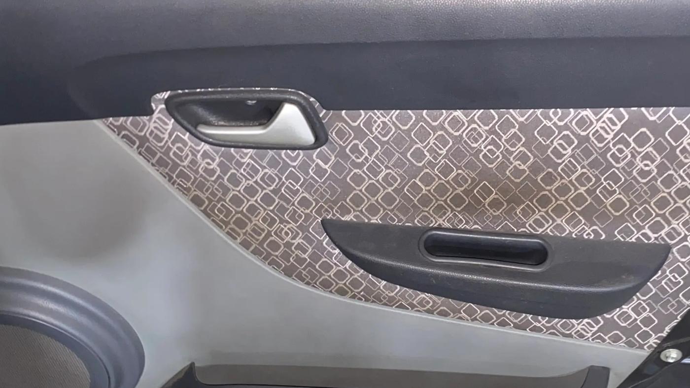 2018 Maruti Alto 800 LXI, Petrol, Manual, 26,061 km, Driver Side Door Panels Control