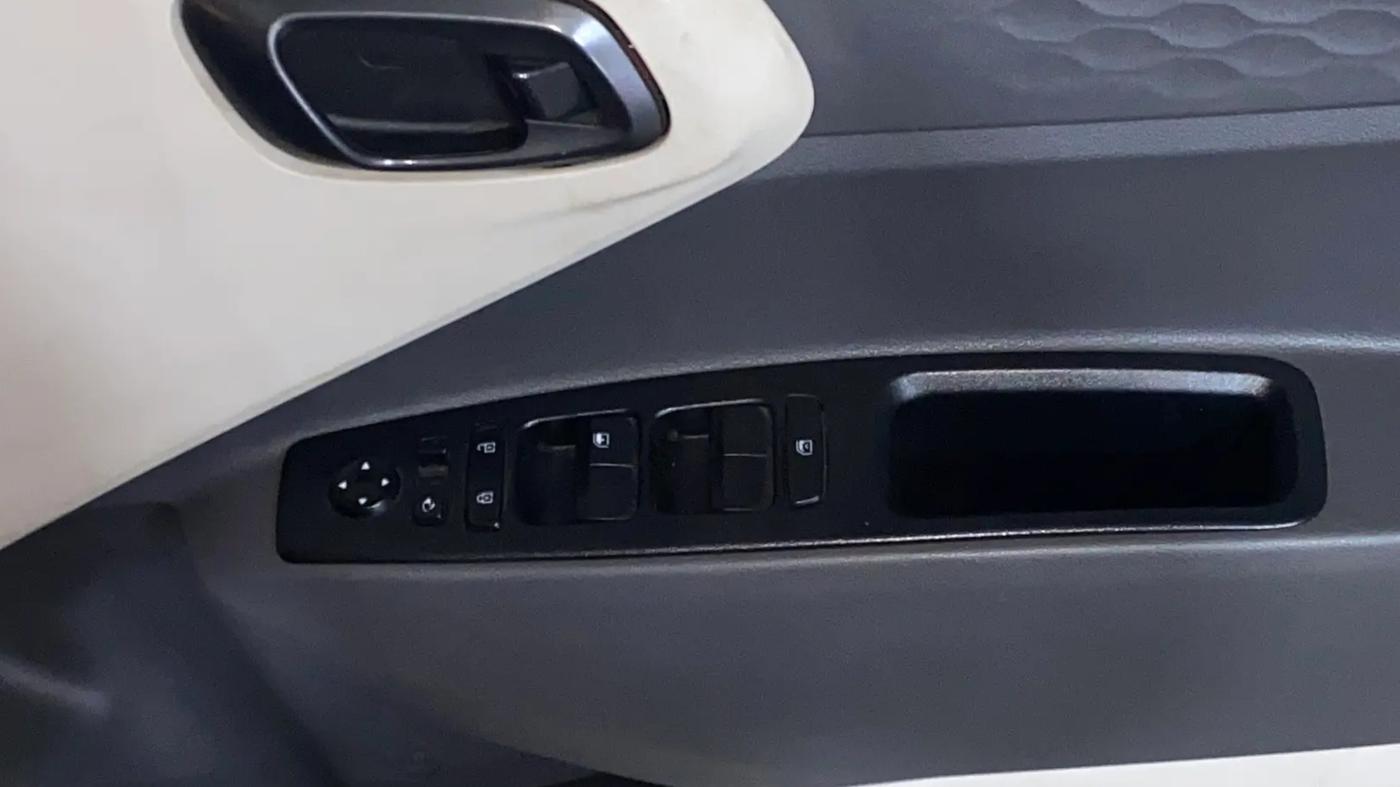 2020 Hyundai AURA SX+ 1.0 TURBO GDI MT, Petrol, Manual, 72,944 km, Driver Side Door Panels Control