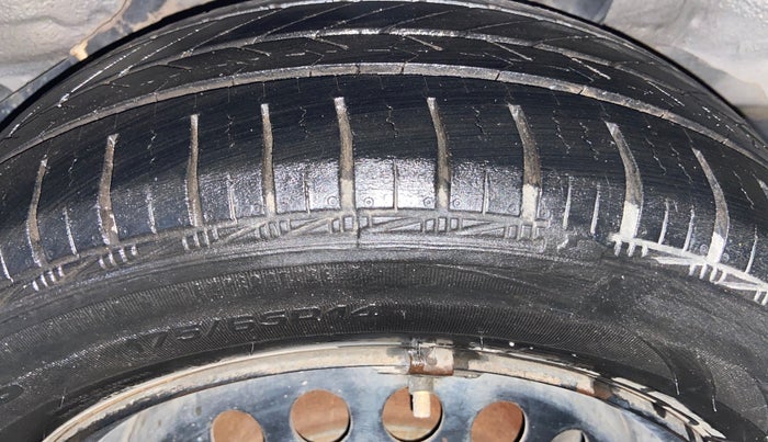 2015 Honda Amaze 1.2L I-VTEC S, Petrol, Manual, 89,918 km, Left Rear Tyre Tread