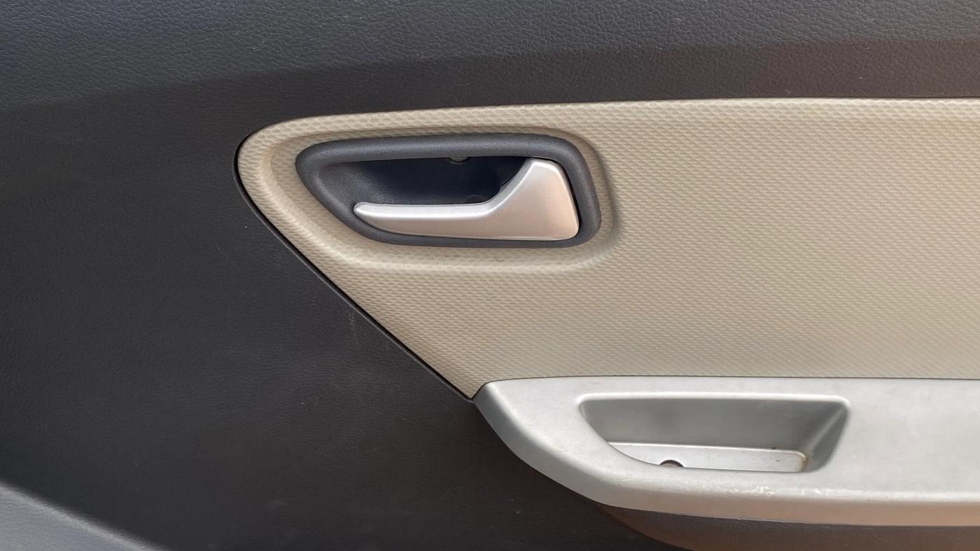 2015 Maruti Alto K10 VXI, Petrol, Manual, 91,272 km, Driver Side Door Panels Control