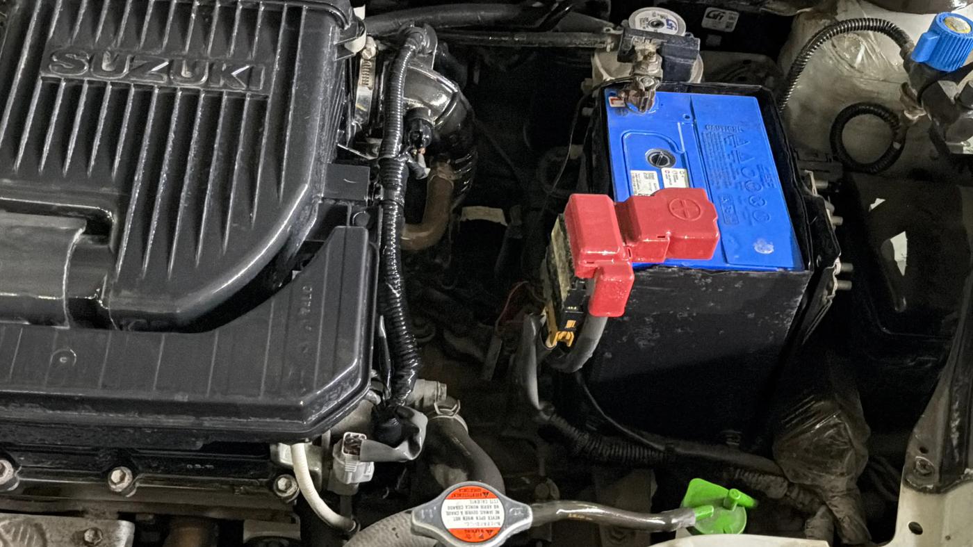 2015 Maruti Swift Dzire LXI (O), CNG, Manual, 27,980 km, Engine View - Left