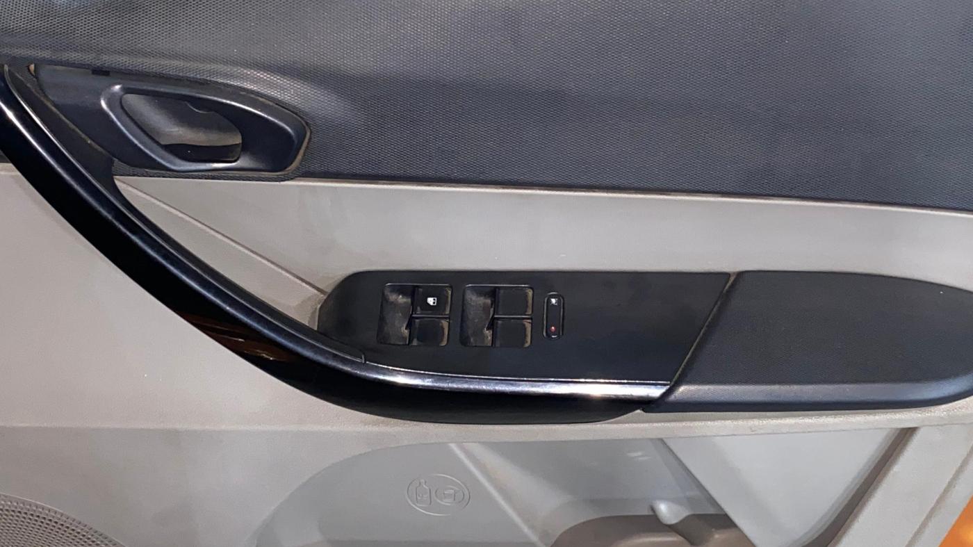 2018 Tata Tiago XM PETROL, Petrol, Manual, 1,00,304 km, Driver Side Door Panels Control