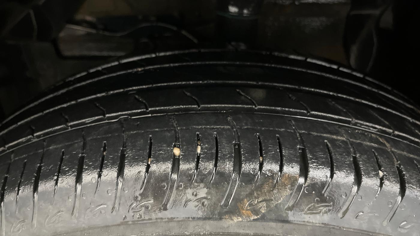 2023 Maruti BREZZA VXI SMART HYBRID, Petrol, Manual, 51,609 km, Left Front Tyre Tread