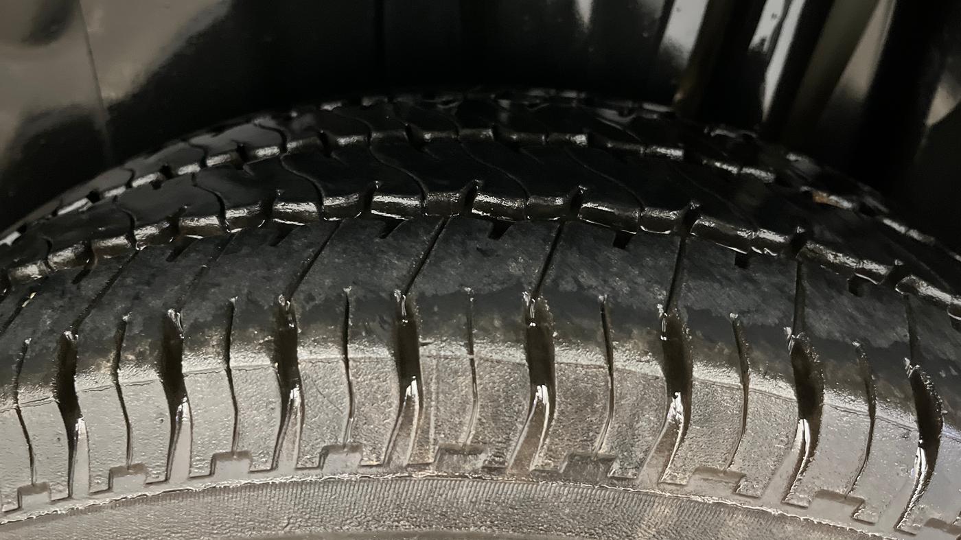 2023 Maruti BREZZA VXI SMART HYBRID, Petrol, Manual, 51,609 km, Left Rear Tyre Tread