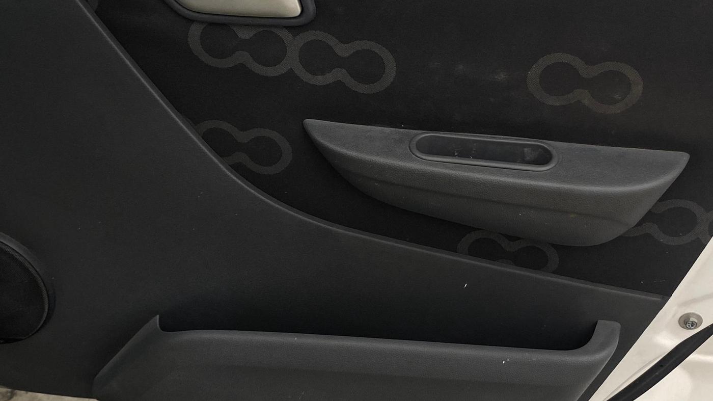 2015 Maruti Alto 800 LXI, Petrol, Manual, 57,492 km, Driver Side Door Panels Control