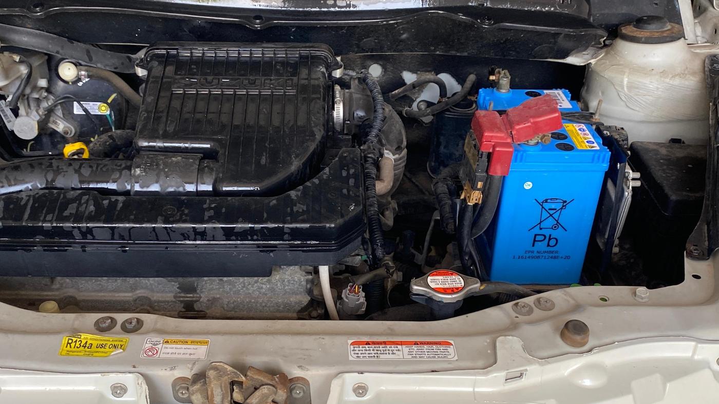 2014 Maruti Swift VXI, Petrol, Manual, 41,417 km, Engine View - Left