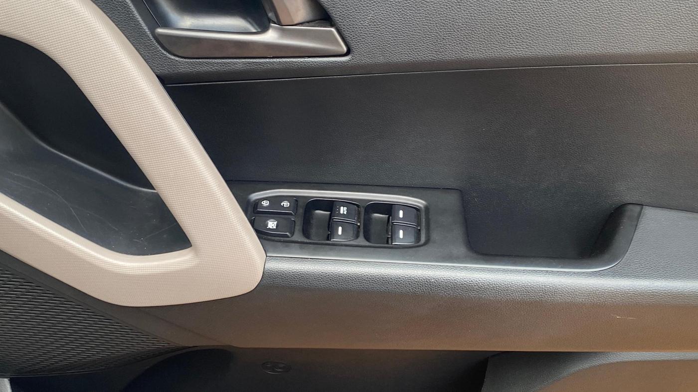 2016 Hyundai Creta SX PLUS 1.6 PETROL, Petrol, Manual, 1,01,830 km, Driver Side Door Panels Control