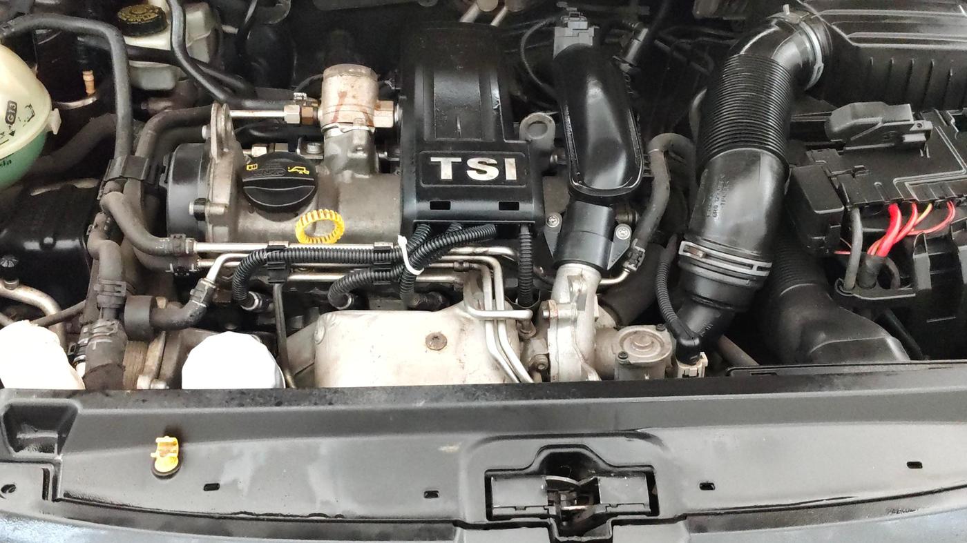 2014 Volkswagen Vento HIGHLINE PETROL AT, Petrol, Automatic, 92,363 km, Engine View